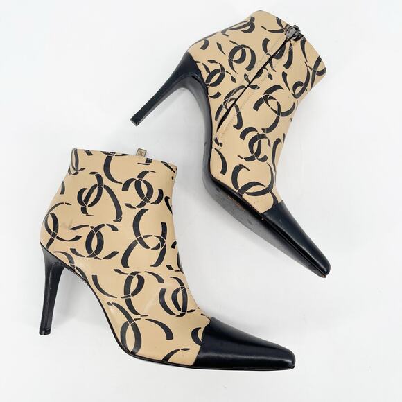 Chanel EU 37 Beige Black Allover CC Logo Pointed Cap Toe Ankle Boots F/W 2000 - Picture 4 of 14